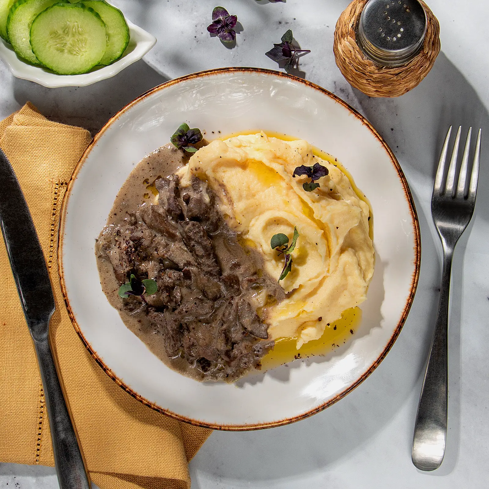 Изображение товара Печень по-строгановски с картофельным пюре М Кухня, 230г