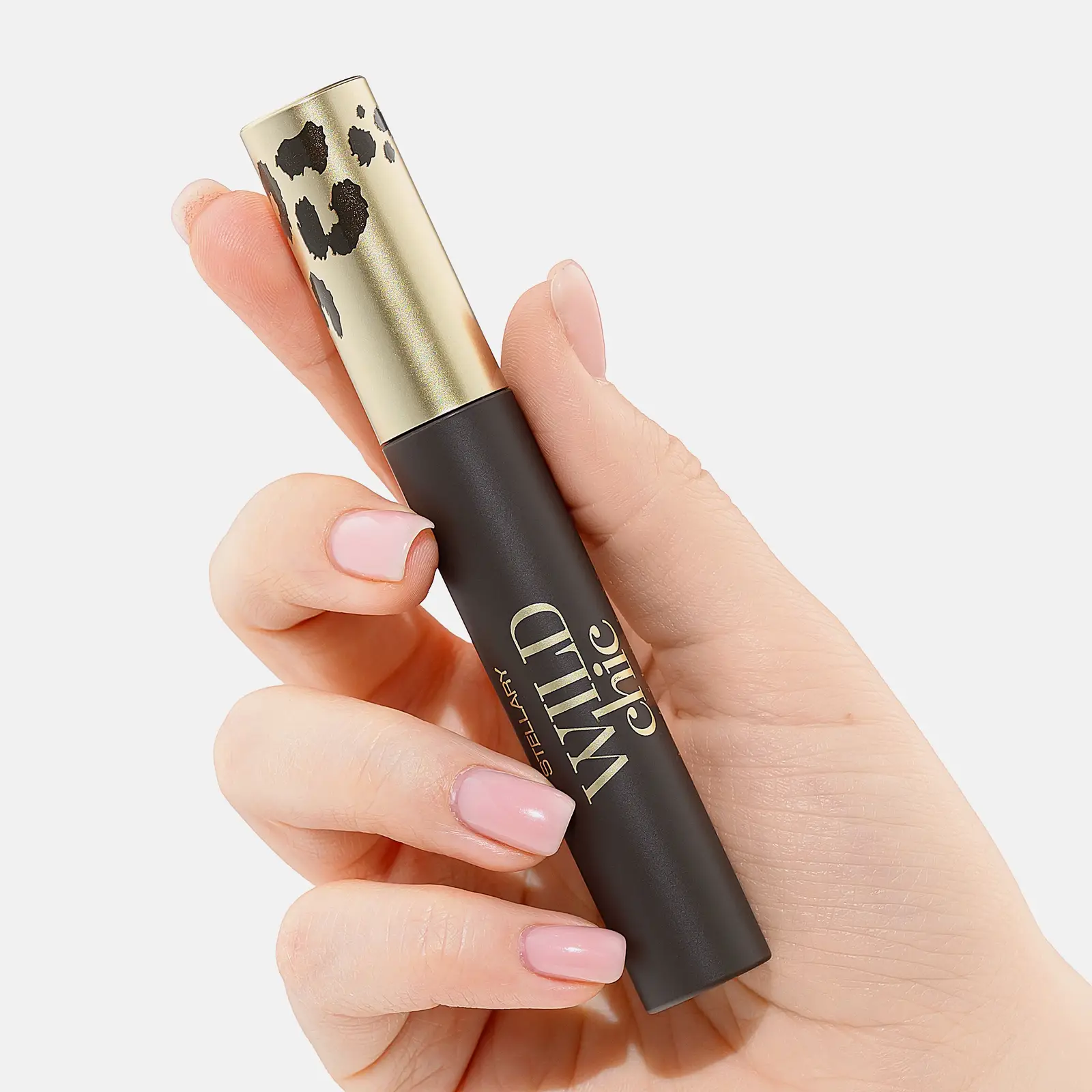 Глянцевая стойкая помада для губ Stellary Wild Chic тон 01 Лилово-розовый