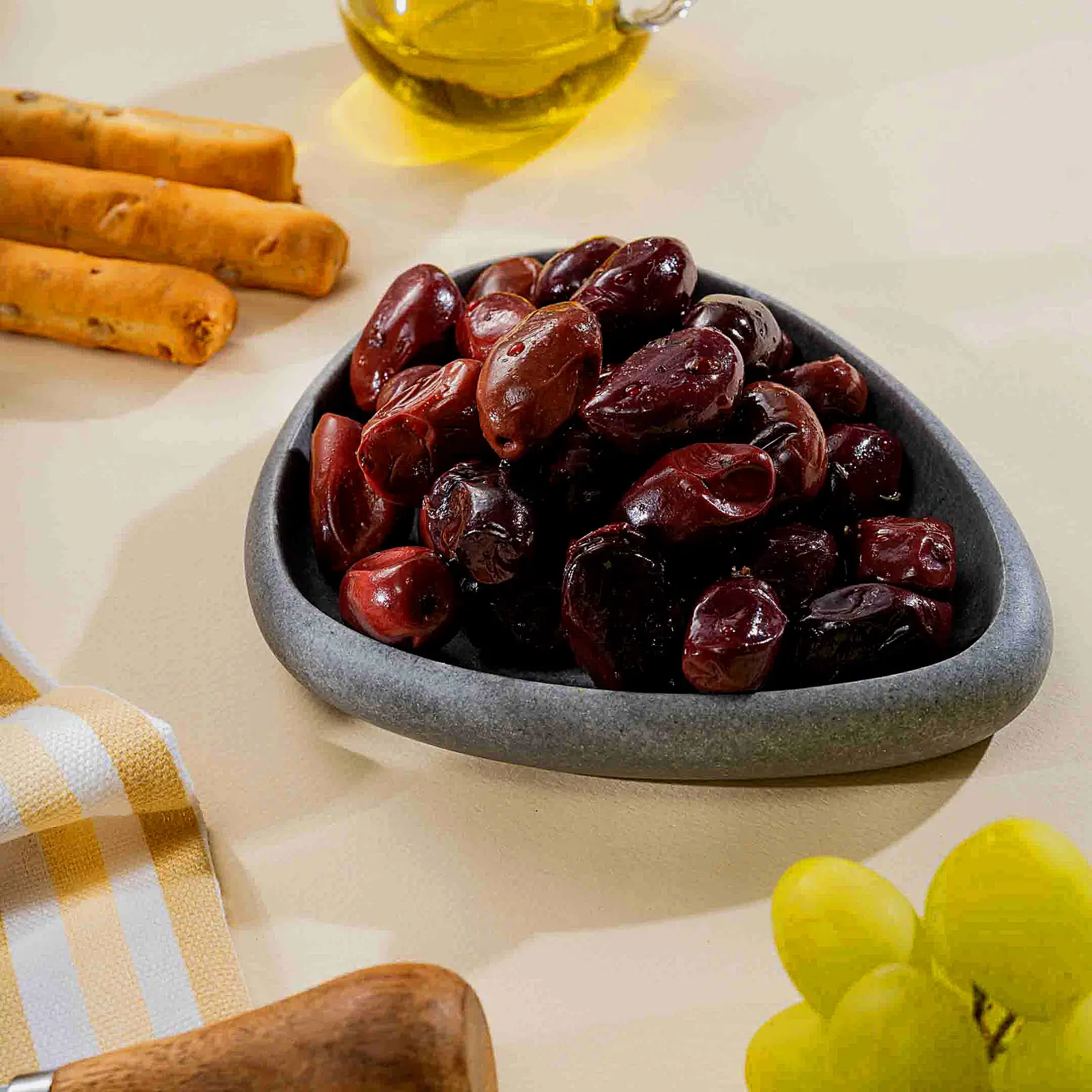 Оливки Каламата с травами Premiere of Taste 150г - фото 3