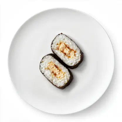 Изображение товара Онигири с тунцом и соусом спайси 110г японская закуска в лотке