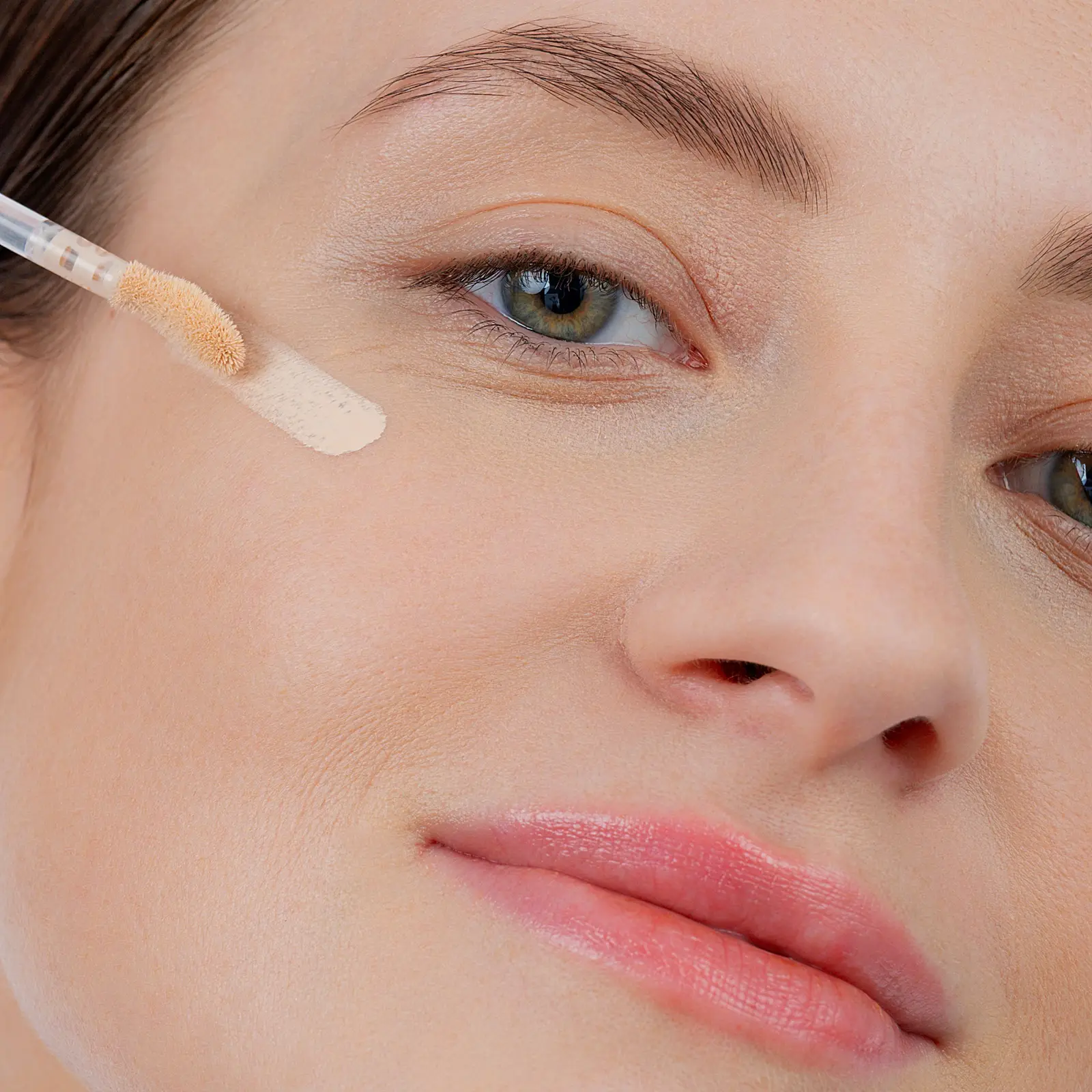 Консилер с эффектом сияния тон 01 Слоновая кость Way To Glow Divage - фото 2