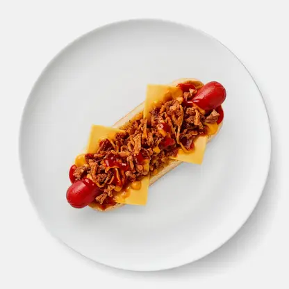 Хот-дог Сырный с говяжьей сосиской на зерновой булочке