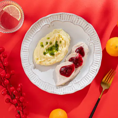 Изображение товара Индейка с клюквенным соусом и пюре 250г