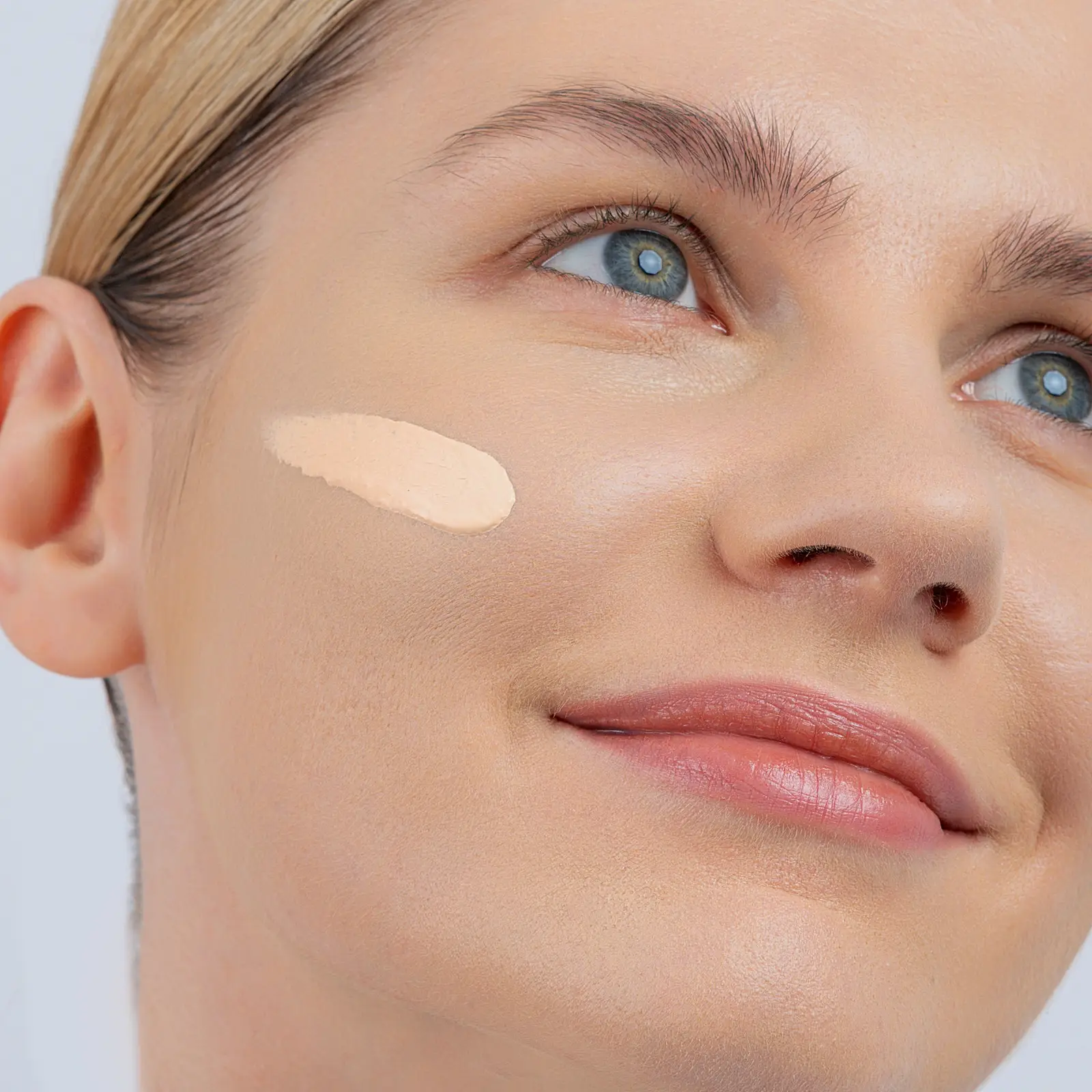 Тональная основа для лица с SPF Flamme тон 02 Vivienne Sabo