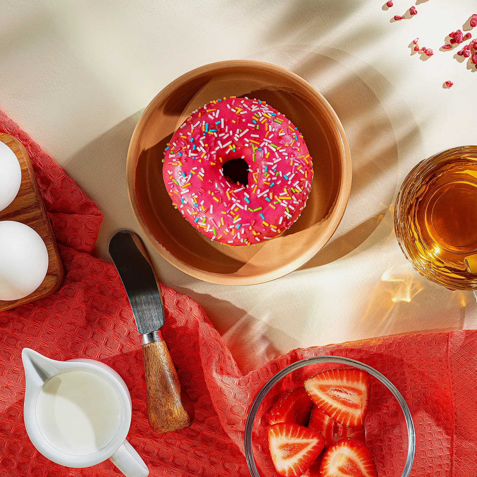 Изображение товара Донат глазированный со вкусом клубники Bakerton 58г