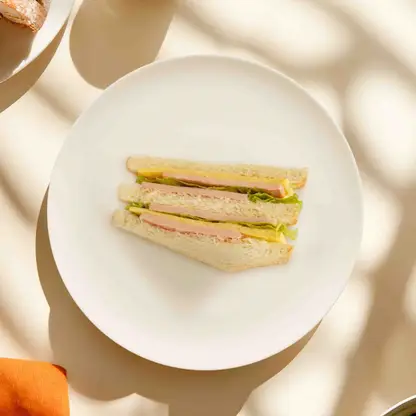 Изображение товара Сэндвич с ветчиной и сыром М Кухня 125г вкусный и сытный перекус